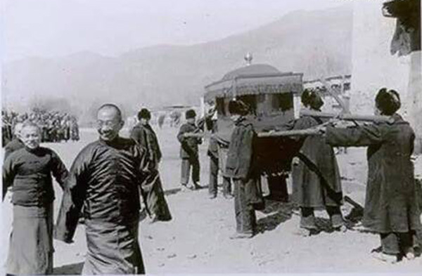 吴忠信作为特派大员入藏。