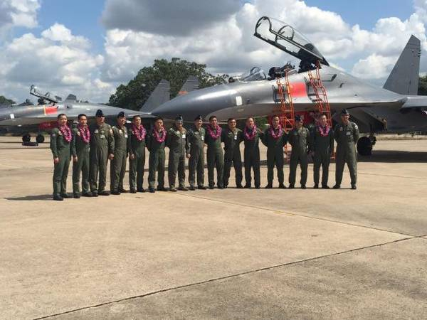 图片：2015年中泰对抗演练中的歼-11A战斗机和飞行员。