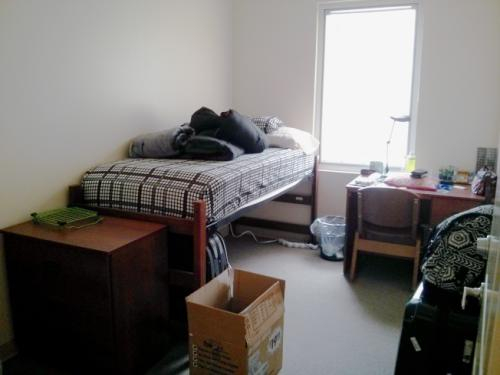 　　美国佐治亚州立大学当地时间8月21日开学，分配到宿舍的学生近日纷纷搬进宿舍。（美国《世界日报》/记者张蕙燕 摄）