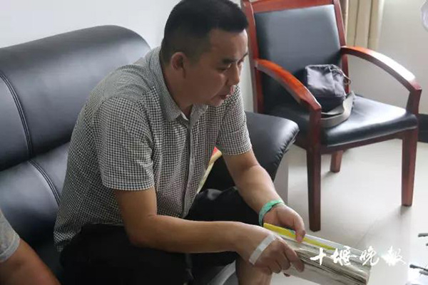 曹国宏告诉澎湃新闻：“我只是做了自己该做的，欠了债就得还钱，这是天经地义的事儿。”