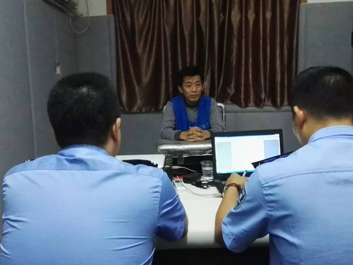  ▲面对警方审讯的宋密秋。新京报记者 王翀鹏程 摄