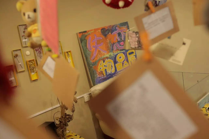  ▲失恋博物馆里展示的失恋物品。