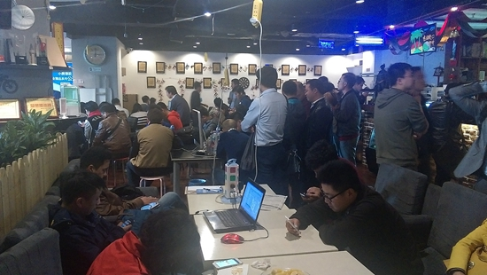 北京车库咖啡馆里，很多年轻人在交谈创业项目。 本文图片均为资料图