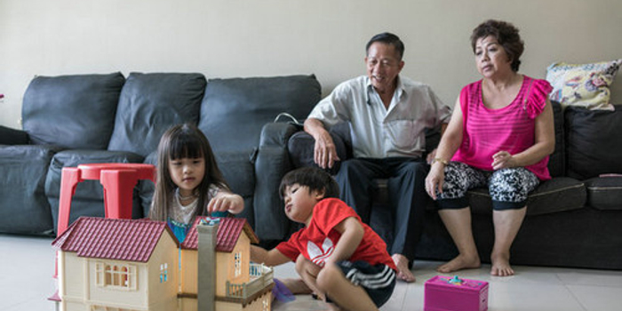 美媒称新加坡华人拟重拾母语:中国方言是自己