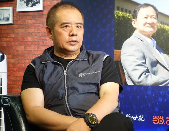  前沿战略理论家、国防大学教授乔良少将出席发布会