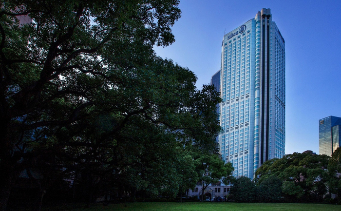 上海希尔顿酒店是中国第一家希尔顿，也是第一家全外资的五星级酒店