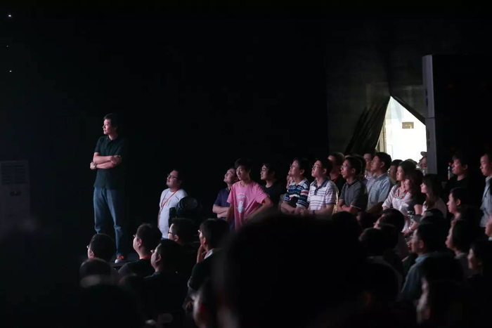 雷军和他的“米粉军团”@视觉中国