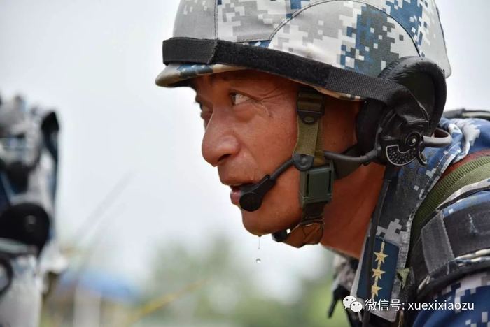  余海龙在训练场上身先士卒。盛超 摄