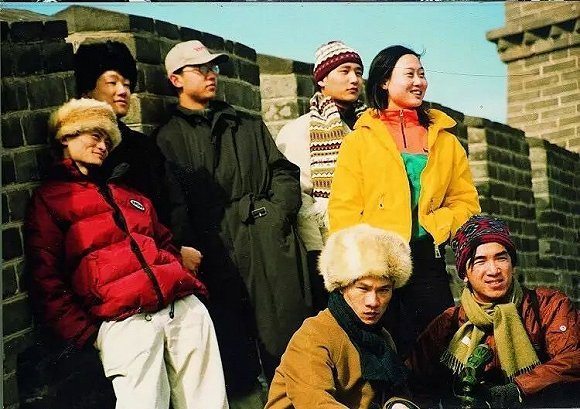 马云与其他阿里创始人在长城宣誓要创建一家中国人为之骄傲的企业