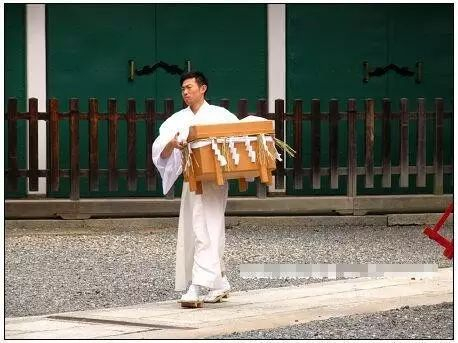 日本神道教究竟是什么?浅谈日本的神道教|日本文化|神道教|神社|天皇|佛教|原始_新浪新闻