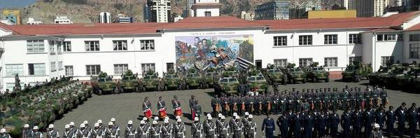 （南美洲的玻利维亚接收中国“虎士”装甲车并举办了庄严又热烈的庆祝仪式）