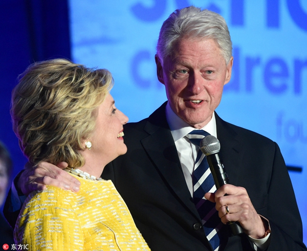 希拉里·克林顿在新书中称，丈夫比尔·克林顿是自己的骄傲。（图片来源：东方IC）