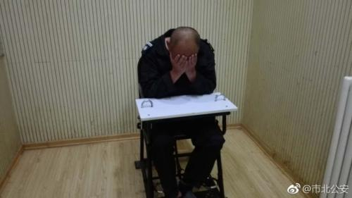  打人男子。图片来源：青岛市公安局市北分局官方微博