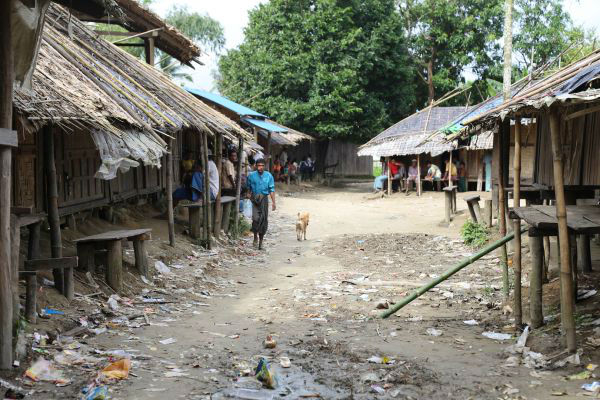 缅甸若开邦北部布迪当镇一个罗兴亚人的村庄。 （摄影 杨舟）