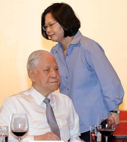 台独教父”李登辉与身兼民进党主席的台当局领导人蔡英文，分居倒数第二、倒数第三。（台媒图）
