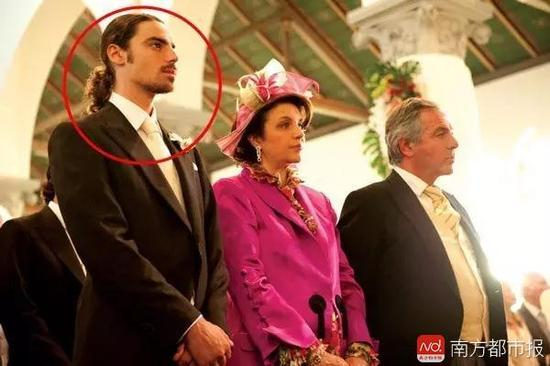  查尔斯王子和父母（图片来源于The Royal Forums）