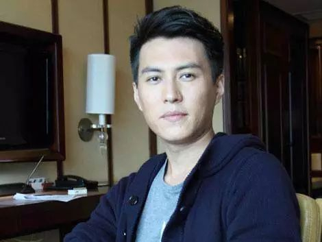 《欢乐颂》里老谭的饰演者 靳东