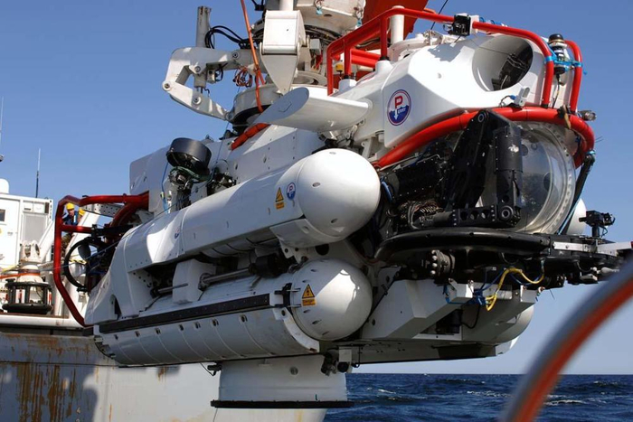 图片：英国为中国海军量身定做的LR7型深潜救生潜艇，是世界上该领域的顶级潜艇。