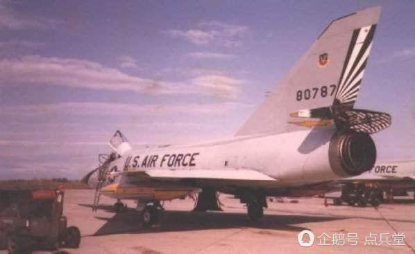 修复后的580787号，隶属第49截击/战斗机中队