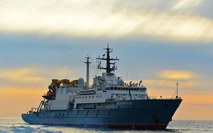 图片：俄军“伊戈尔·别洛乌索夫”号是21300型潜艇救援舰首舰，满载排水量5300吨，是一艘2015年服役的新型舰艇。