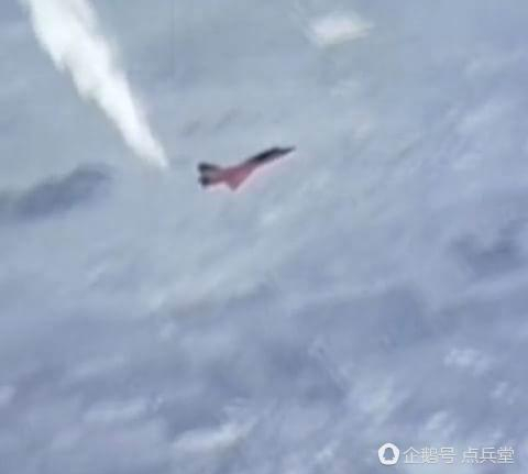 一架正在进行尾旋测试的F-106战斗机，由于这款战斗机的特殊气动外形，使其在陷入尾旋状态后很难改出