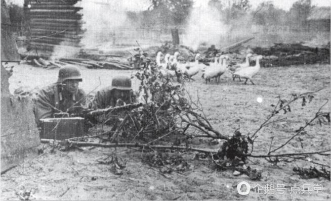 德军机缘巧合中刚好在苏军空投区域设防，以逸待劳，反倒打了苏军伞兵一个措手不及