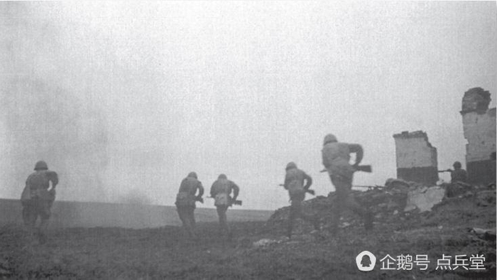 绝望的苏军伞兵以小型甚至超小型战斗小组发起进攻