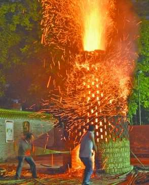 “烧禾楼”。广报全媒体记者叶碧君、申卉 摄