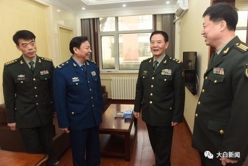  时任军委政法委书记副书记刘训言（左二）