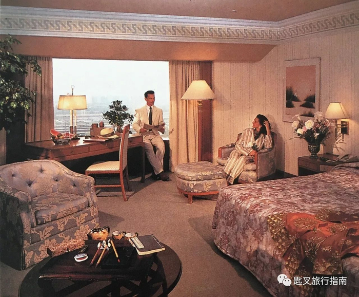 ▲ Before | 早期客房的焦点在成套的床罩和沙发罩、还有摆拍模特身上