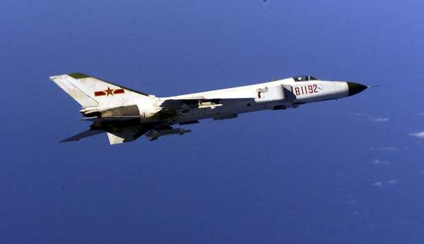 歼-8最新改型出现，可超音速巡航，雷达性能将超越歼-10_手机新浪网