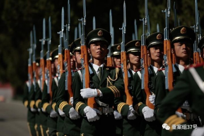 ▲9月29日，天安门国旗护卫队的队员在加紧训练，为在国庆升旗仪式上能有更完美的表现。&nbsp;&nbsp;&nbsp;&nbsp;新京报记者 朱骏 摄