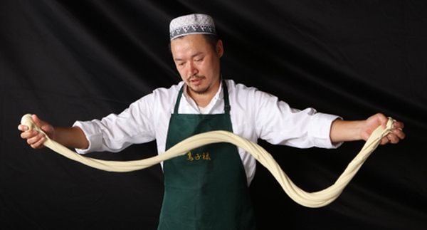 清野烈在拉面。