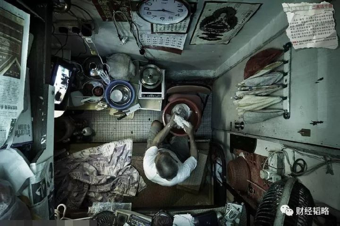 上图：香港贫困阶层的蜗居。