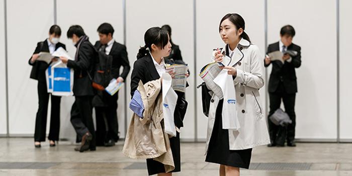 外媒:日本企业遭用工荒 开始瞄准主妇和退休人