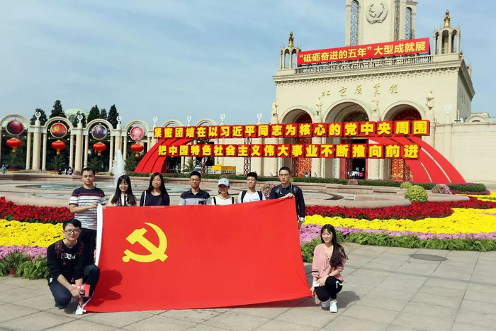 △成就展吸引了来自各地的游客。（视觉中国）