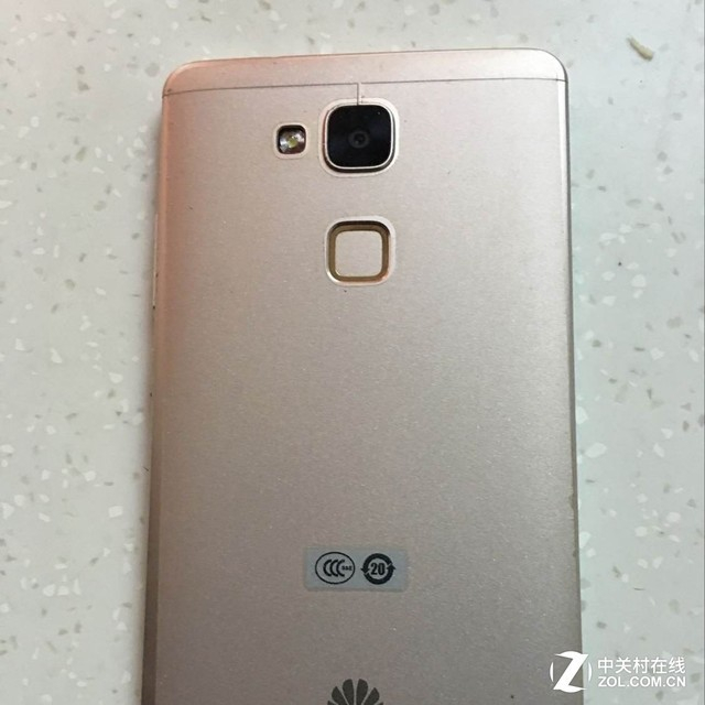 华为mate7采用FPC的指纹解锁方案