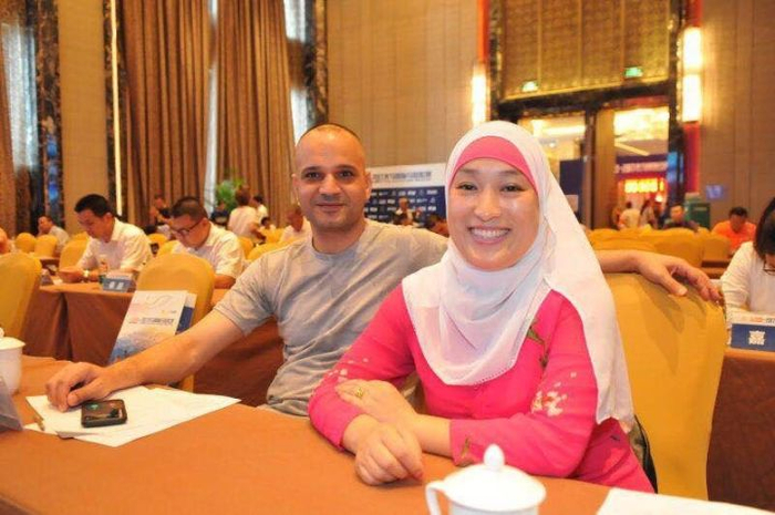 穆罕奈德和妻子刘芳。受访者供图