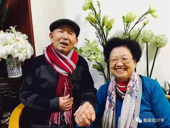  ▲“开心奶奶”曹雪梅和老伴崔兴礼年龄加在一起超过150岁。&nbsp;&nbsp;&nbsp;&nbsp;受访者供图