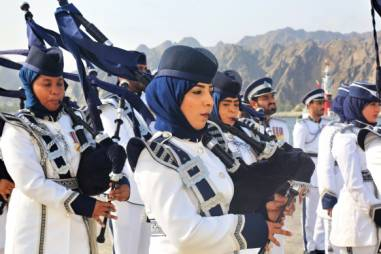  阿曼海军军乐队吹奏欢迎乐曲