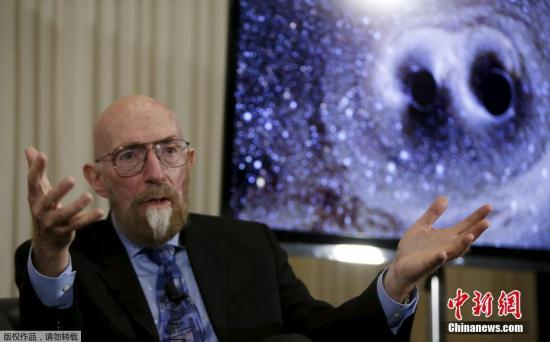 　　瑞典斯德哥尔摩当地时间10月3日，瑞典皇家科学院将2017年诺贝尔物理学奖授予Rainer Weiss，Barry C。 Barish和Kip S。 Thorne，以表彰他们在引力波研究方面的贡献。图为Kip S。 Thorne（资料图）。