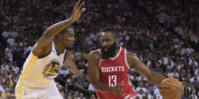 胜负就在一瞬间!火箭不甘当勇士领奖背景板!哈