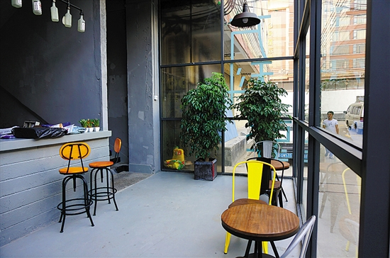 配个入户大堂或小前台，可以帮租客收快递