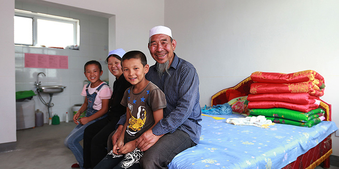 中国脱贫攻坚战取得决定性进展 贫困发生率降