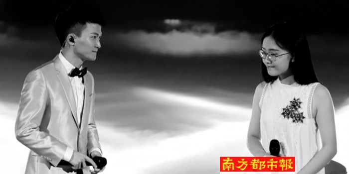 他是嗓音独特的周深,他唱过《大鱼》、《欢颜