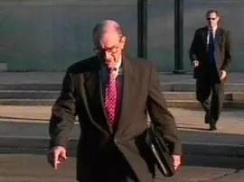 ▲前美联储主席格林斯潘的公文包（图片来源：BBC）