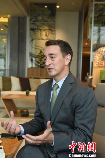 图为林杰伟接受中新网记者专访。　周毅 摄