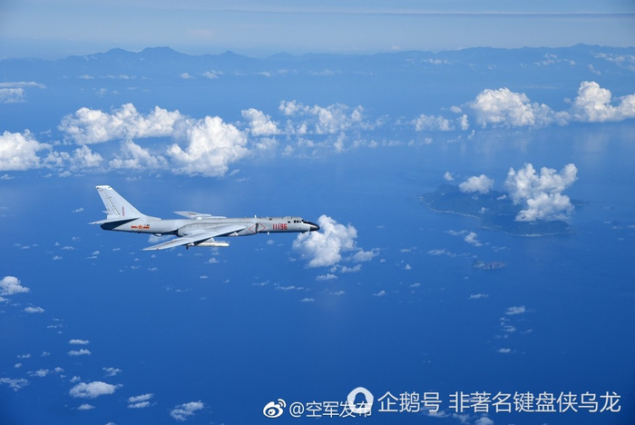 轰6K飞跃某岛，知道是啥岛不？