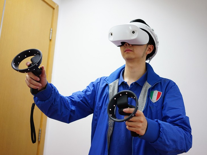 近乎完美的混合现实头显体验!Dell Visor头显评测|戴尔|Dell|手柄|完美的|设备_新浪新闻