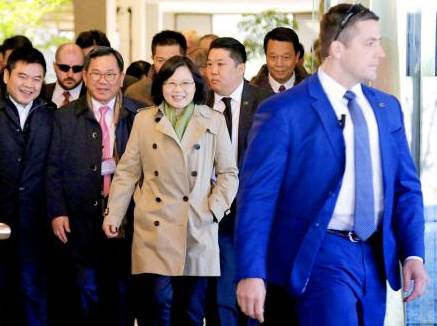 ▲资料图片：2017年1月，蔡英文在美国休斯顿过境。（路透社）